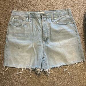 MOVING NEED GONE: Madewell Mom Jean Shorts